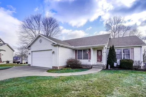 900 Grovewood Cir SW, Canton, OH 44706