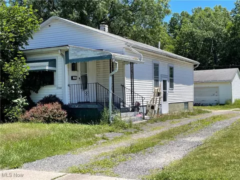 1244 Maxwell Ave NW, Warren, OH 44485