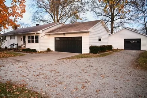 559 Dalton Fox Lake Rd, Dalton, OH 44618