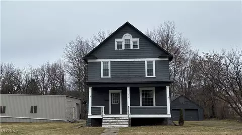 418 E Taggart St, East Palestine, OH 44413