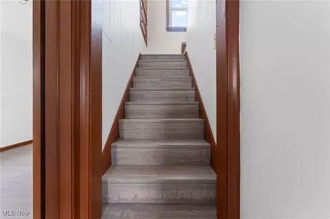 Entry Way - 458 Edith Ave, Akron, OH 44312 photo 2 of 3