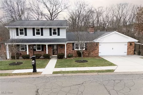 256 S Circle Dr, Weirton, WV 26062