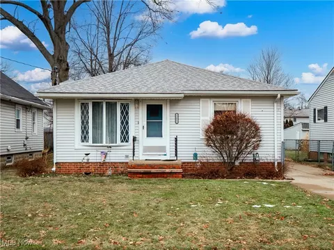 23812 Knickerbocker Rd, Bay Village, OH 44140