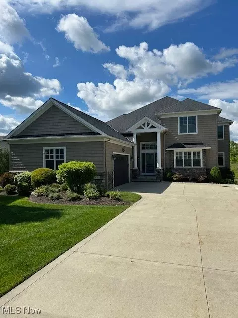 450 Acacia Cir, Lyndhurst, OH 44124