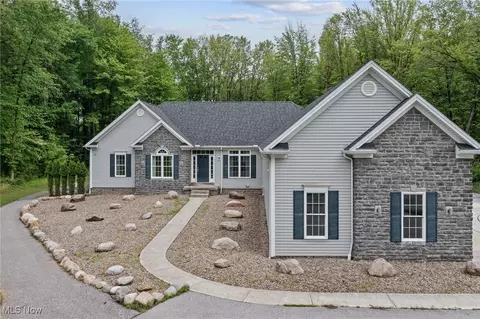 10565 Valley View Rd, Sagamore Hills, OH 44067