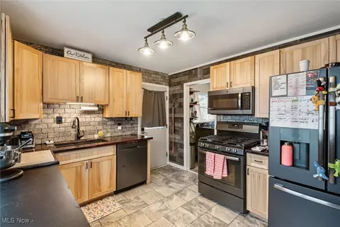 710 Concord Ave, Elyria, OH 44035 photo 9