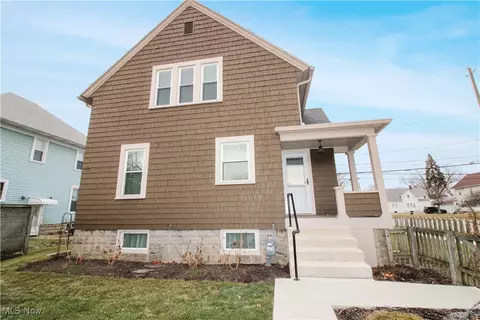 730 E 2nd St, Port Clinton, OH 43452