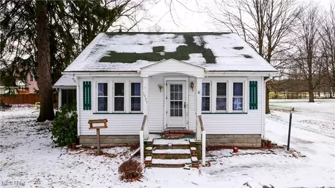 1929 Hyde Oakfield Rd, Bristolville, OH 44402