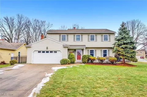 30875 Windy Hollow Ln, North Olmsted, OH 44070