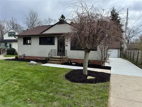 509 Briar Ln, Bedford, OH 44146