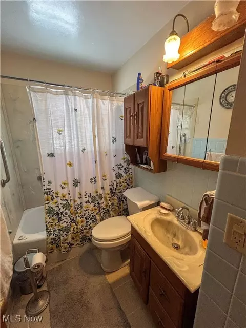 Bath - 6902 Trenholm Rd, Boardman, OH 44512 photo 1 of 1