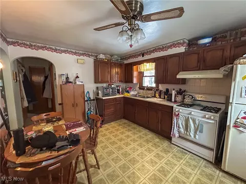 Kitchen - 6902 Trenholm Rd, Boardman, OH 44512 photo 1 of 2