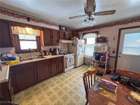 Kitchen - 6902 Trenholm Rd, Boardman, OH 44512 photo 2 of 2