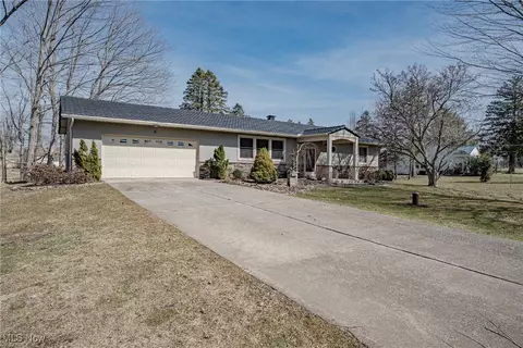 1205 Van Winkle Dr, Plymouth, OH 44004 photo 2