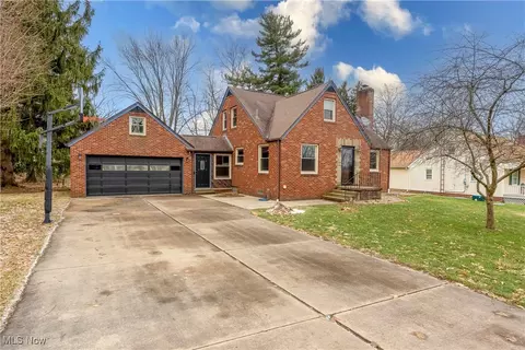 1420 Milton St NW, North Canton, OH 44720