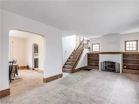 105 Devonshire Dr, Akron, OH 44312 photo 8