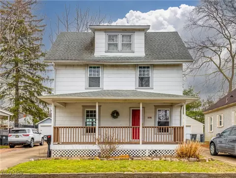 105 Devonshire Dr, Akron, OH 44312