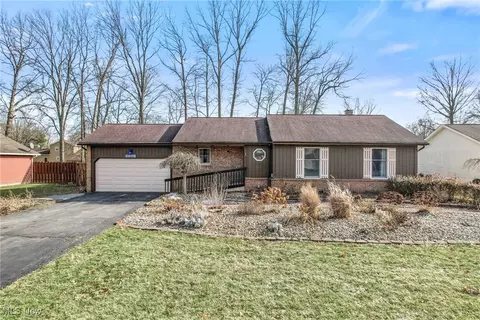 2608 Pine Oak Ct, Niles, OH 44446