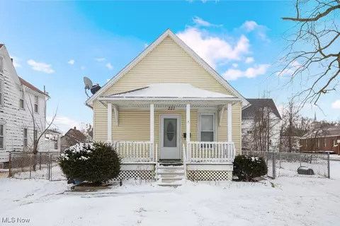 221 W 12th St, Lorain, OH 44052