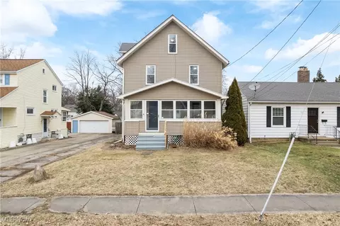 573 E Ford Ave, Barberton, OH 44203