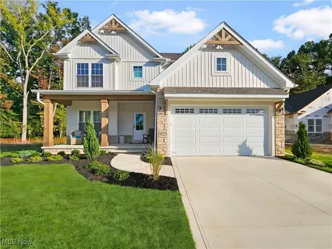 9123 Dove Ln, Mentor, OH 44060