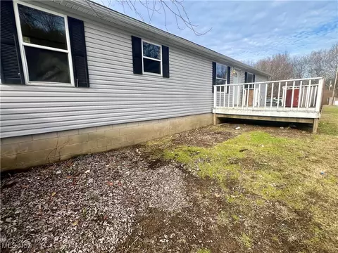 4090 Bonnie Dr NW, Malvern, OH 44644