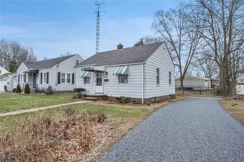 2812 Kirby Ave NE, Canton, OH 44705