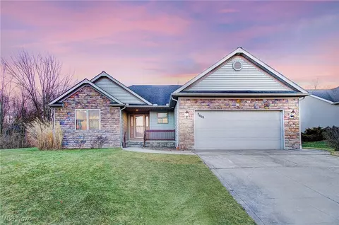 2808 Garaux St NE, Canton, OH 44704