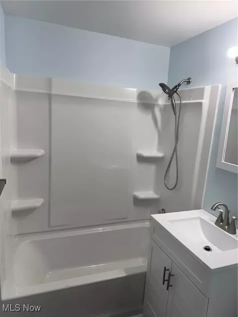 Bath - 336 E Oregon Ave, Sebring, OH 44672 photo 1 of 1