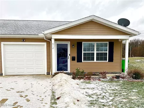 612 Belle Ct, Bedford, OH 44146