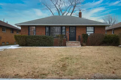 5591 Briarcliff Dr, Garfield Heights, OH 44125
