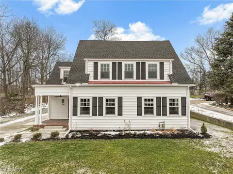 74 S Chillicothe Rd, Aurora, OH 44202