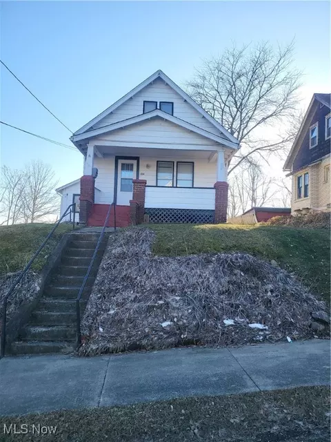 134 Norwood St, Barberton, OH 44203