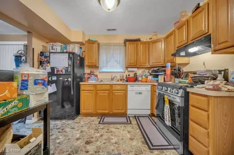 Kitchen - 131 Brace Ave, Elyria, OH 44035 photo 1 of 1