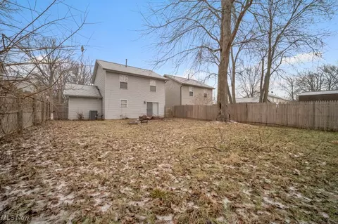 Exterior - 131 Brace Ave, Elyria, OH 44035 photo 4 of 7