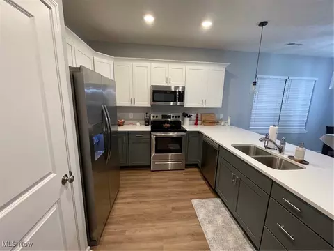 278 Silver Spring Cir, Elyria, OH 44035 photo 10