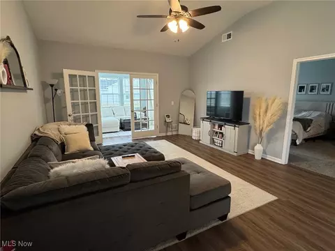 278 Silver Spring Cir, Elyria, OH 44035 photo 21