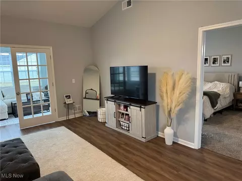 278 Silver Spring Cir, Elyria, OH 44035 photo 23
