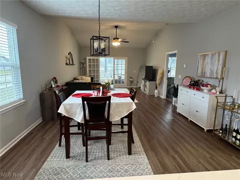 278 Silver Spring Cir, Elyria, OH 44035 photo 17
