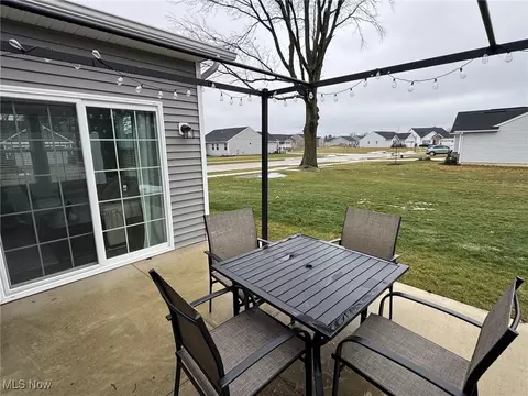 278 Silver Spring Cir, Elyria, OH 44035 photo 46