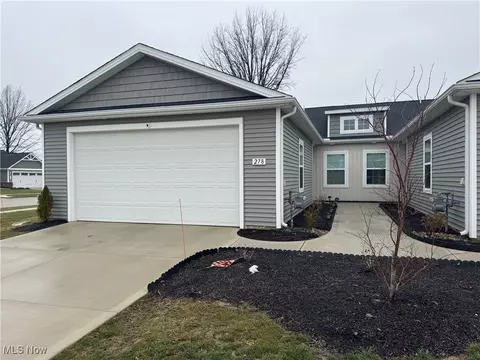 278 Silver Spring Cir, Elyria, OH 44035