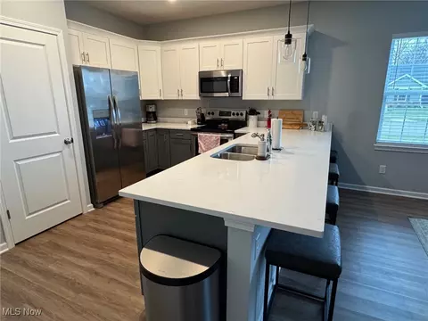 278 Silver Spring Cir, Elyria, OH 44035 photo 11