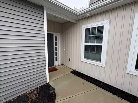 278 Silver Spring Cir, Elyria, OH 44035 photo 4
