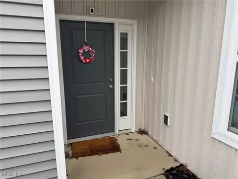278 Silver Spring Cir, Elyria, OH 44035 photo 5