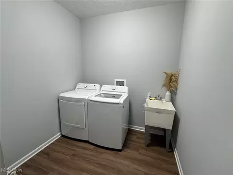 278 Silver Spring Cir, Elyria, OH 44035 photo 9