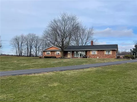 4449 Greenville Rd, Farmdale, OH 44417