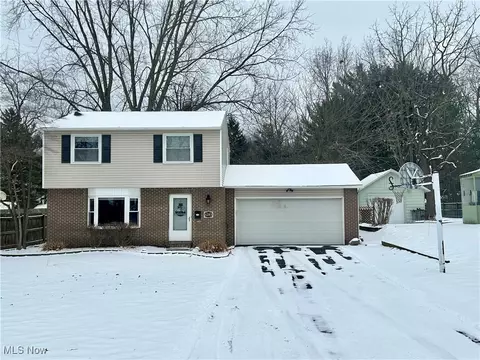 6283 Tall Oaks Dr, Mentor, OH 44060