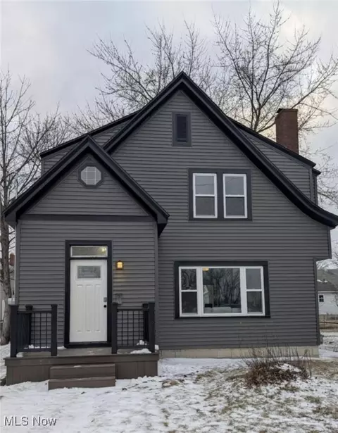 146 Maple St, Port Clinton, OH 43452