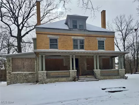 239 N Heights Ave, Youngstown, OH 44504