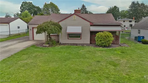 863 Shannon Rd, Girard, OH 44420